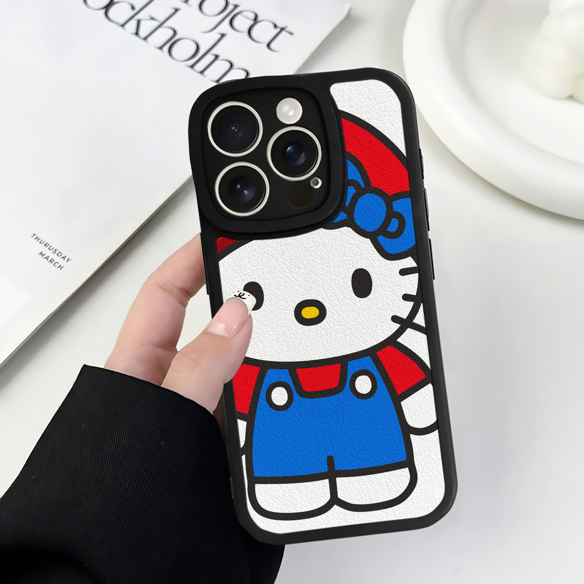 （画像用） Hello Kitty ハローキティ 【iPhone 16シリーズ対応】シリコンスマホケース（レザー調） 材質：シリコン
